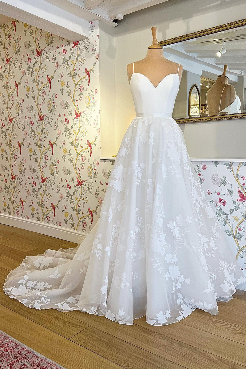 Alexandra Lace Wedding Dress | Jewelclues